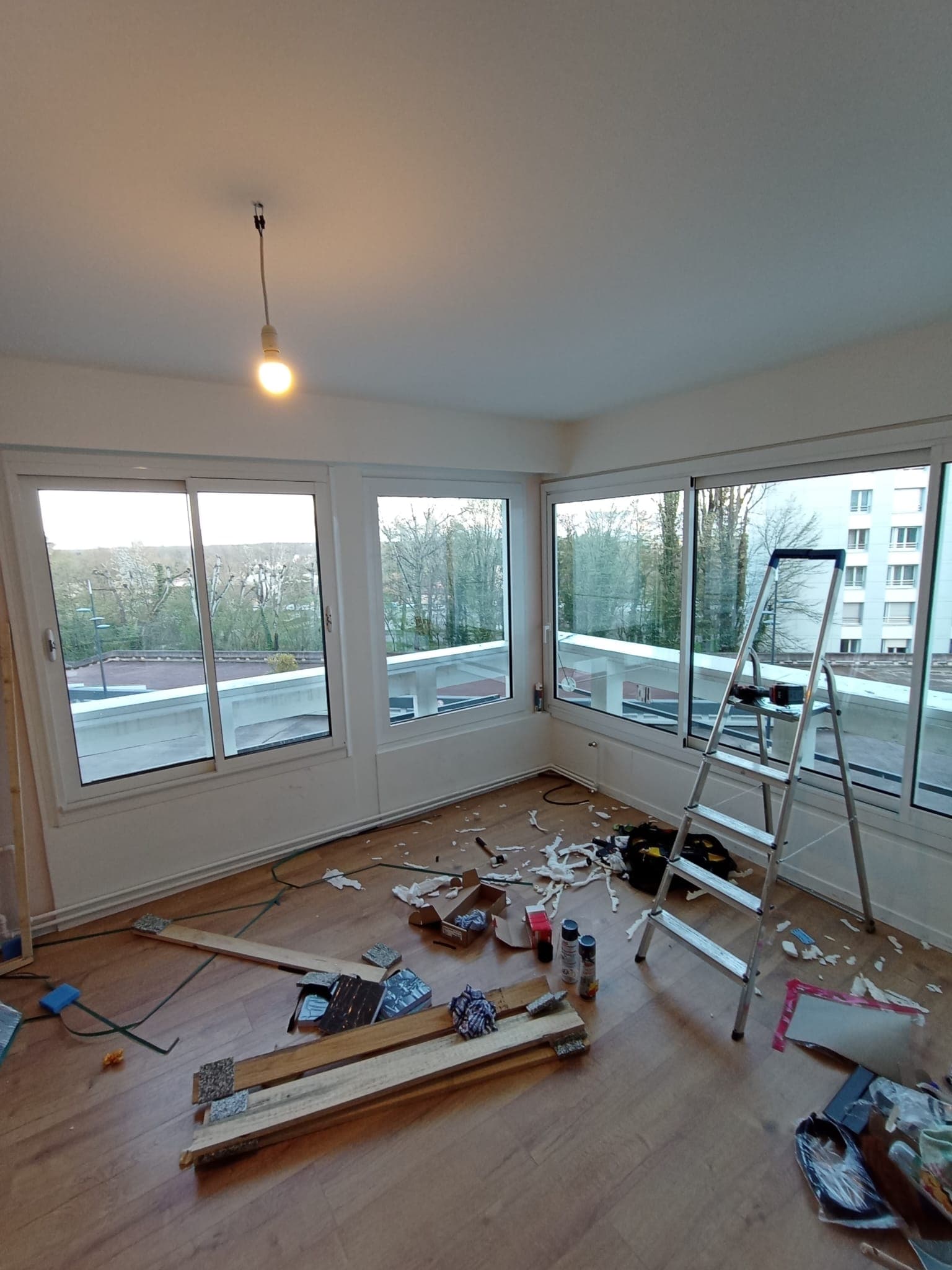 Fenêtre installée avec vue sur les toits